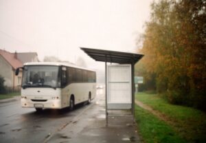 Autobus Płońsk–Warszawa: przewoźnicy, przystanki i czas jazdy